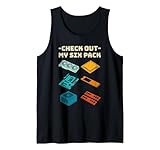 Humour de jeu construit autour d'un PC 6 idées connectées à des ordinateurs classiques construisant des composants de câbles de culture de jeu ancienne et moderne et mains sur la créativité technique