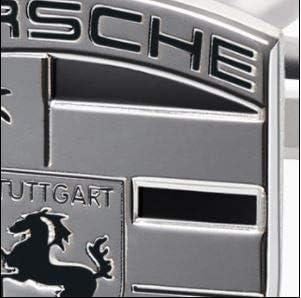 Vista 2 de Gemelos Porsche Crest - Logotipo grabado monocromático