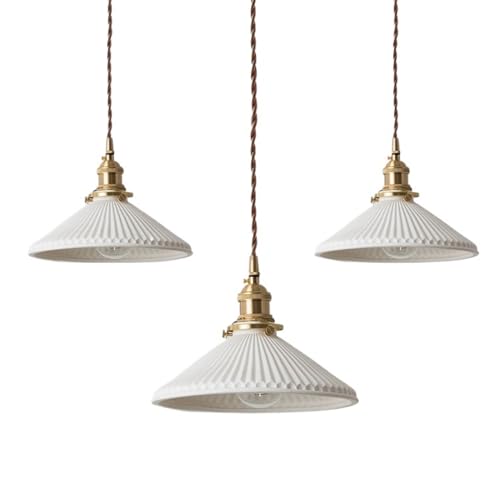 Suspension en céramique blanche et laiton chic pour chevet chic