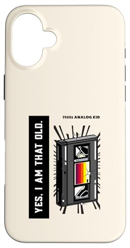 Yes I Am That Old 1980s Analog Kid (VHS�e�[�v�O���t�B�b�N) �X�}�z�P�[�X iPhone 16 Plus �p