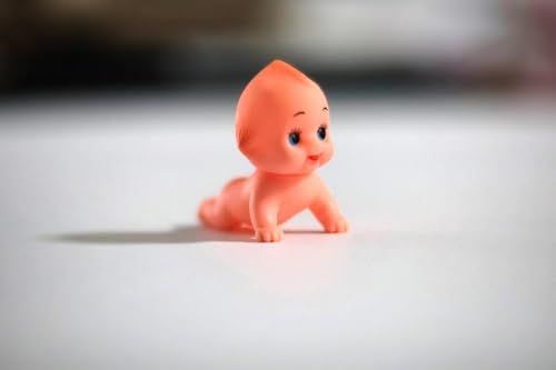 Naska Crawl Kewpie Doll 2inches (15 Years and up)