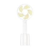 Ajustable y seguro y fiable: Este ventilador portátil tiene hojas de viento con viento fuerte y voz baja, 2 velocidades del viento ajustables libremente; Adopta la cubierta protectora de abs de alta calidad, previene eficazmente que el bebé inserte los dedos, se puede utilizar con seguridad.
