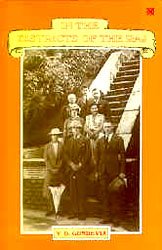 Paperback In the Districts of the Raj Book