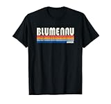 blumenau iluminação El diseño retro perfecto Blumenau, brasier hipster Este diseño retro tiene Blumenau en una fuente fresca con subrayado de rayas de colores. El aspecto envejecido de este diseño le da un aspecto clásico vintage que a todos les encantará