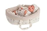 Muñeco de 40 cm con tacto especial, sexo y cuerpo de goma. Conjunto muy completo para que a tu pequeño bebé no le falte un detalle.