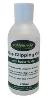 Fine Clipping Oil - 250ml - From Clippersharp - With Lavender Oil - Contains bactericide to stop cross infection - Suitable for horses and ponies with sensitive skin