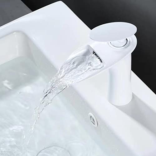 Robinet mitigeur eau chaude et froide pour créer une ambiance spa moderne dans votre salle de bain