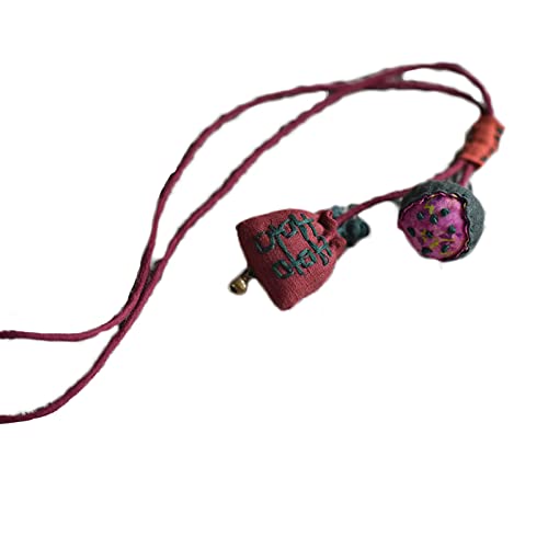 Collier en lin fleur de lotus brodé main, un bijou artisanal d'exception