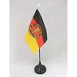 AZ FLAG TISCHFLAGGE DEUTSCHE DEMOKRATISCHE Republik 15x10cm goldene splitze - DDR TISCHFAHNE 10 x 15 cm - flaggen