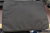 Portabilité Ultra-légère: Doté d'un design élégant et compact, ce pochette macbook 14 pouces comprend une poignée latérale confortable pour un transport facile à la main. Il se glisse également sans effort dans un sac à dos pour un transport sans souci. Idéal pour les affaires, l'école ou les voyages