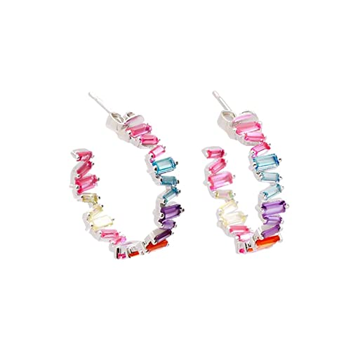 Boucles d'oreilles cartilage en argent et strass pour un look quotidien