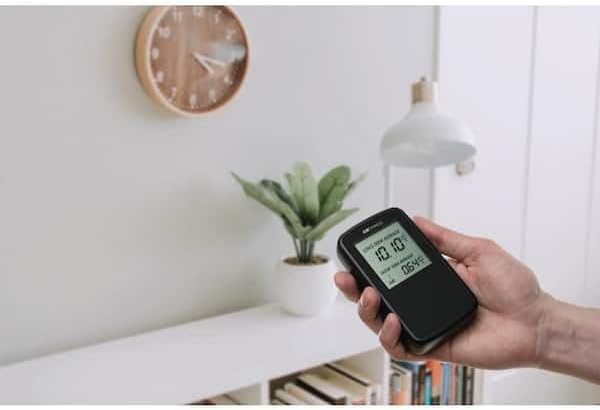 Airthings Battery-Operated Lightweight Digital Home Radon Detector with LCD Display for Continuous and Long-Term Monitoring