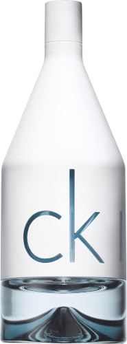 CALVIN KLEIN IN2U Eau de Toilette para hombres | Fragancia masculina cítrica con notas amaderadas orientales y gin de lima | Larga duración | 100 ml