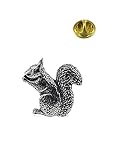 Pin de ardilla sentado en Fine English Pewter, hecho a mano