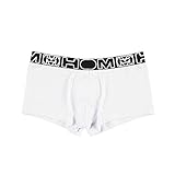 Forme boxer court qui souligne les fesses, au look moderne.
