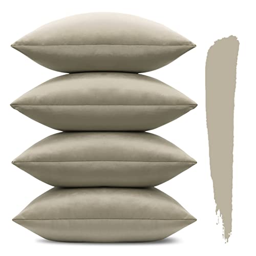 Sungeek Set of 4 Decorative Cushion Covers Solid Soft Velvet Pillow Covers with Invisible Zipper Square Throw Pillow Cases for Sofa Car Patio Bedroom Living Room 45x45cm Heart Wood Color