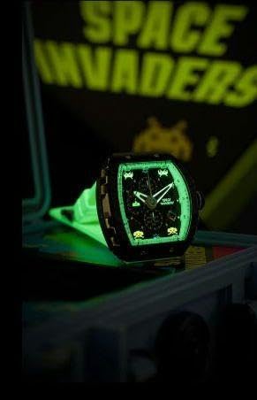Amazon.co.jp: Nubeo ヌベオ スペースインベーダーSpace Invaders 時計 