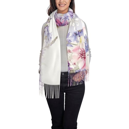 Foulard noir à tourbillons floraux pour raviver instantanément une tenue d'hiver terne