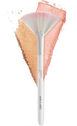 Image of wet n wild Fan Brush, Synthetic Polymax Fibers for Versatile Blending, Ergonomic Handle for Comfortable Control