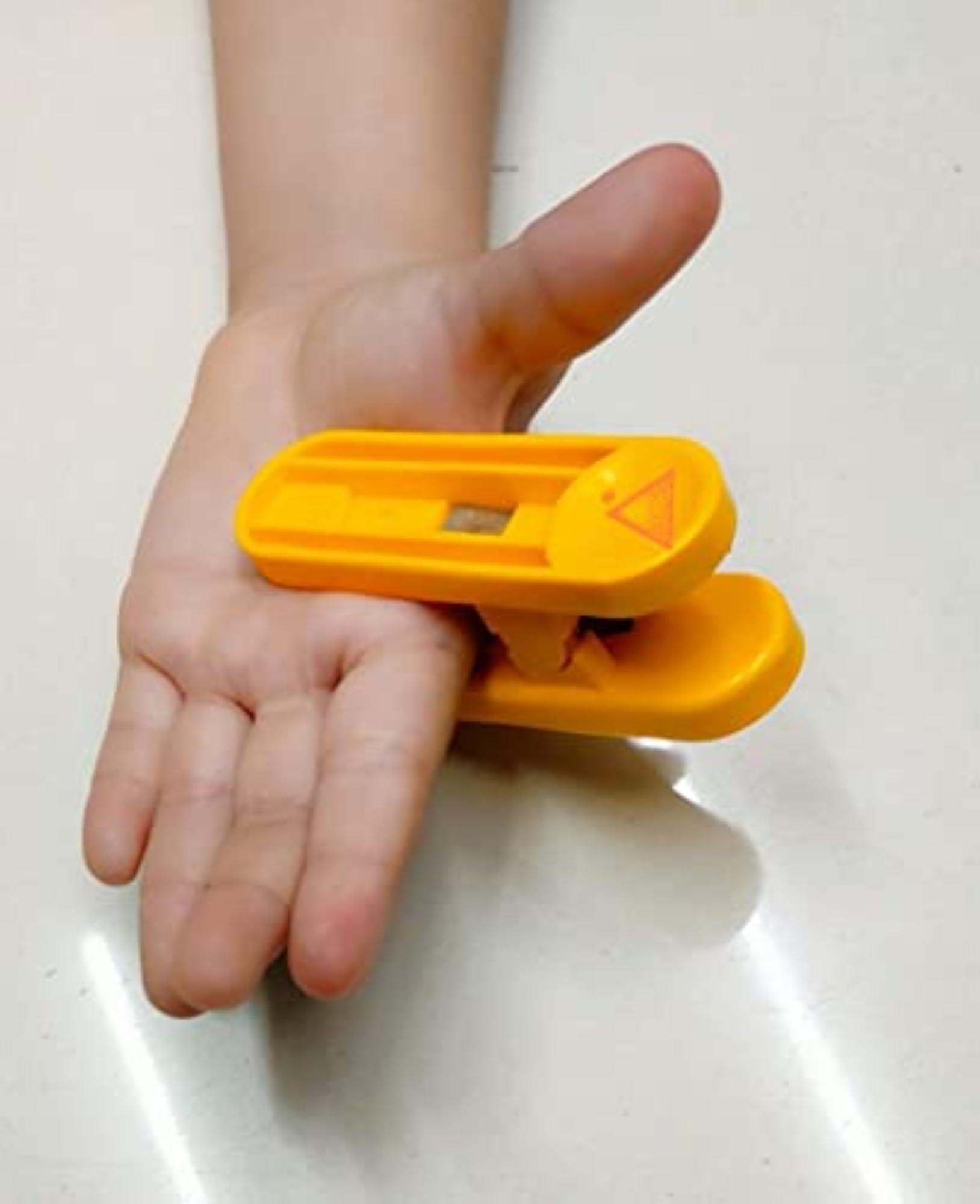 Acupressure Magnetic Finger Power Clips, Yellow