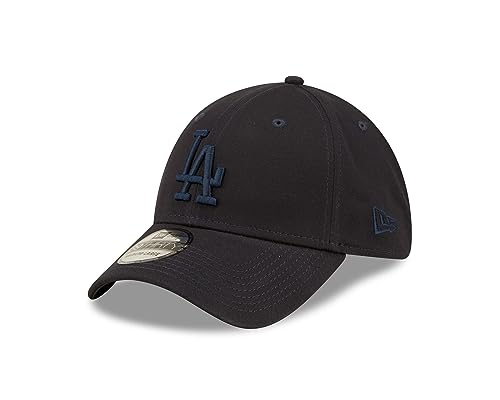 INDOSSA LA TUA SQUADRA: Supporta la tua squadra con stile con i cappellini in licenza ufficiale New Era, leader di mercato per cappellini e berretti dal 1920. Mostra per chi fai il tifo con i cappellini più venduti di New Era e resta iconico e alla moda. Questo cappellino casual presenta un logo ricamato in rilievo dettagliato sul davanti e la New Era flag sul lato sinistro. Un must per ogni tifoso