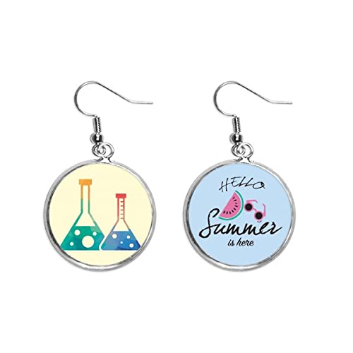 Pendientes de sandía de química y dos matraces cónicos finos