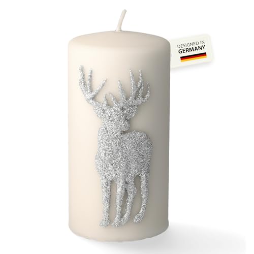 Stumpenkerze Rensdyr mit Hirsch | silber grau | Brenndauer: ca. 84 h |...