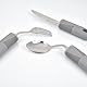 Gebogene adaptive Utensilien für Senioren
