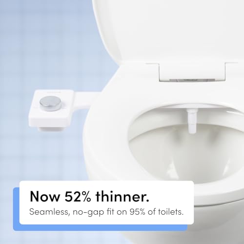TUSHY Fresh Bidet : fixation ultra fine pour siège de toilette (buse hygiénique autonettoyante non électrique) Installation facile < 10 min | Contrôle de la pression de l'eau réglable, bouton argenté