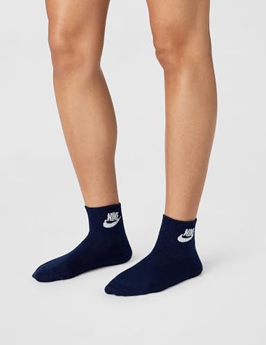 Image of Nike Unisex Adult Sportswear Dri-FIT Everyday Essential Ankle Socks (3-Pack) | Mens and Womens