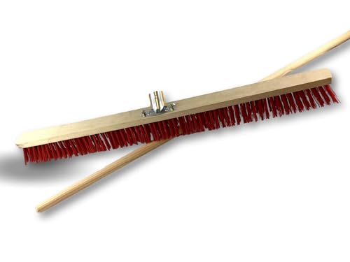 Balai d'atelier Type cantonnier | Lot de 3 | Piste Extérieur | Longueur 100 cm | Garnissage Brosse PVC Rouge | Semelle Bois | Douille métal boulonnée Ø 28...