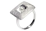 WERTVOLLER ECHTSCHMUCK: Dieser anmutige Ring besticht durch sein exquisites Design und seine edlen Materialien: Er besteht aus nickelfreiem 925er Sterlingsilber, wobei eine echte Perle diesen bezaubernden Ring krönt