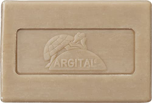 ねっとりした泡が特徴の海泥ソープ。毛穴の奥に詰まった汚れをしっかり吸着するグリーンクレイ、肌を保護してくれるプロポリスエキスなどの働きで、特に大人ニキビに効果があると評判です。