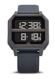 Un remake contemporáneo del clásico reloj digital. Esta versión actualiza un aspecto patrimonial con funcionalidad completa, incluyendo calendario, alarma y cronómetro. La cómoda correa de silicona añade un estilo utilitario y listo para la calle.