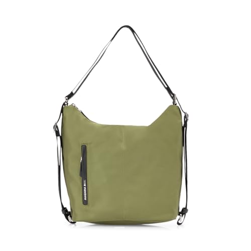 Nuova versione media del nostro iconico modello trasformabile che diventa zaino o borsa con un solo gesto a seconda delle necessità: nylon lucido, dettagli a contrasto nero/testa di moro (a seconda delle colorazioni), accessori metallici coordinati e logati restano caratteristici di questa linea. il modello presenta un vano principale chiuso da zip, con taschine interne, e una tasca a scomparsa frontale e spallacci in nastro.