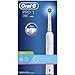 Produktbild Oral-B Pro 1 700 Elektrische Zahnbürste mit wiederaufladbarem Griff, Braun-Technologie, 1 Ersatzkopf und Ladegerät, Weiß, Geschenke