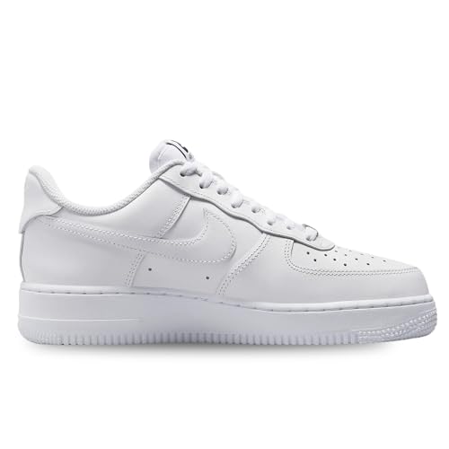 Nike Women's Air Force 1 '07 EasyOn Sneaker2