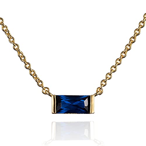 Namana Collier Or avec Saphir Bleu pour Femme et Jeune Fille - Collier Pendentif en Plaqué Or avec Pierre Bleue en Taille Baguette