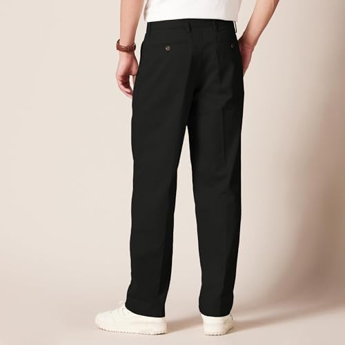 Amazon Essentials Men's Classic-Fit Wrinkle-Resistant Pleated Chino Pant, True Black, 36W x 30L
