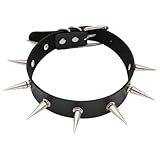 Design de pièce tendance : la combinaison de cuir, de clous métalliques et de pointes crée un accessoire audacieux qui se démarque, ce qui le rend idéal à superposer avec d'autres colliers ou à porter seul pour un maximum de choc.