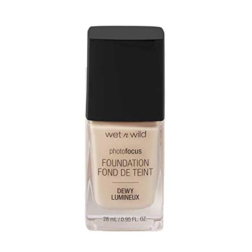 Wet n Wild - Photo Focus Foundation DEWY - Base Ligera, Hidratante y Supernutritiva para Pieles Normales y Secas - Atenúa las Imperfecciones y Minimiza los Poros - Vegano - Soft Ivory - 1 Unidad