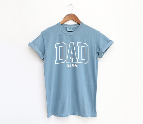 Generic Mama And Dad Shirts, Retro Pregnancy Announcement T-Shirts, Comfort Colors T-Shirts, Trendy Mom Est.2024 T-Shirts thumb #5