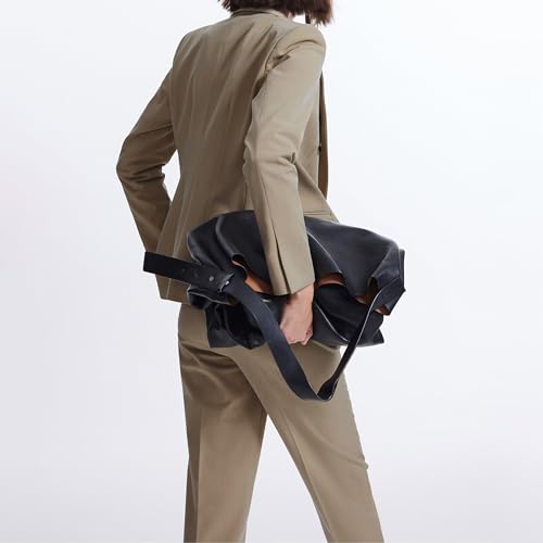 Chic Black Double-Breasted Women's Suit Set - Image 3