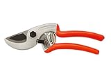 Grazie al taglio a battuta, controlama in alluminio forgiato garantito a vita contro le rotture, viene eliminato il contraccolpo nel polso, e la buca nella lama diminuisce lâ€attrito facilitando il taglio. La sua innovativa impugnatura ergonomica ed i suoi manici anti-scivolo permettono di effettuare tagli fino a 32 mm su qualsiasi tipo di legno e la collocano ai vertici di categoria. CM 22 GR 205
