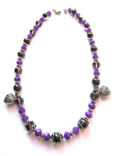 Collier de perles en verre violet avec coeurs argentés le cadeau unique parfait