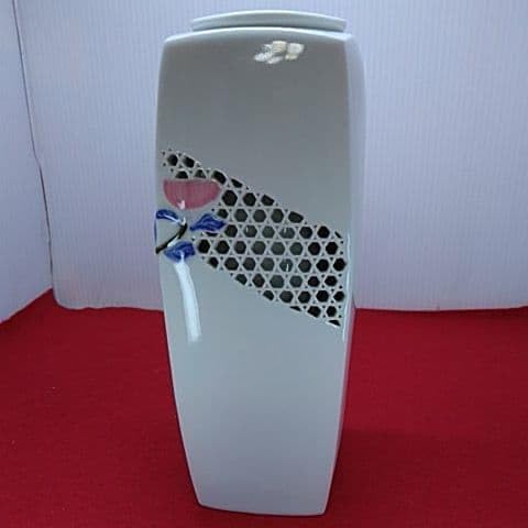 1200 蔵出し 珍品 有田焼 赤松白斎 白磁の花瓶 1200 蔵出し