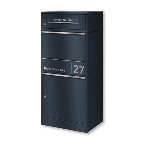 Metzler Paketbox draussen groß in Anthrazit - Briefkasten mit Paketfach personalisiert mit Gravur - Standbriefkasten mit Edelstahl Namensschild pulverbeschichtet in RAL 7016 rostfrei und massiv