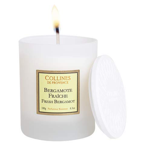 Bougie parfumée bergamote pour créer une ambiance relaxante au salon