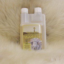 The Wool Company Woolskin Premium Woolwash 500ml - Perfect Sheepskin & Wool Detergent Liquid - Excellent Low-Temperature Detergent