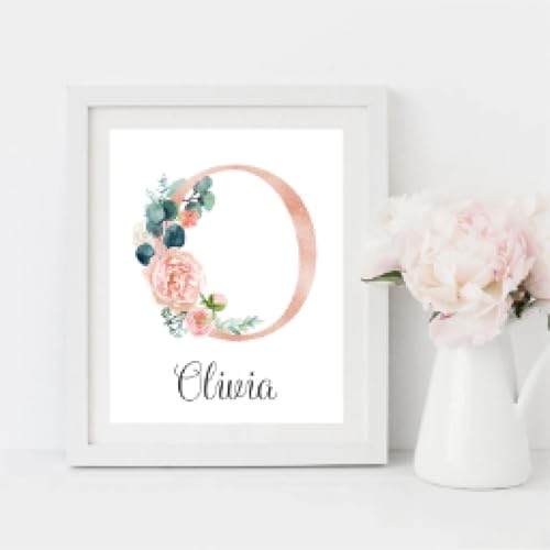 Affiches florales monogrammes pour créer un cocon poétique dans la chambre de bébé